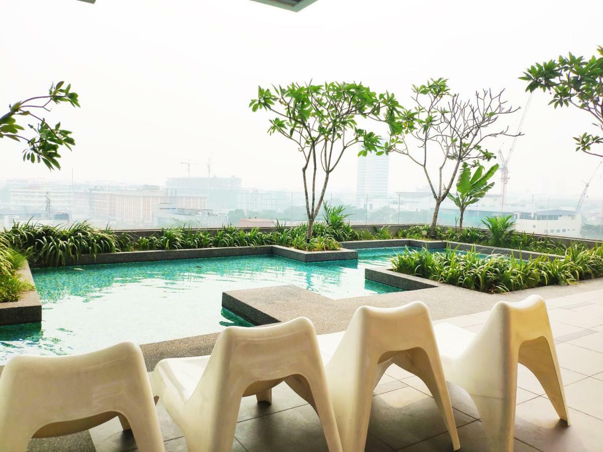 5-Star Apartment + Infinity Pool, 4 Pax, 1 Min To Jaya One เปอตาลิงจายา ภายนอก รูปภาพ